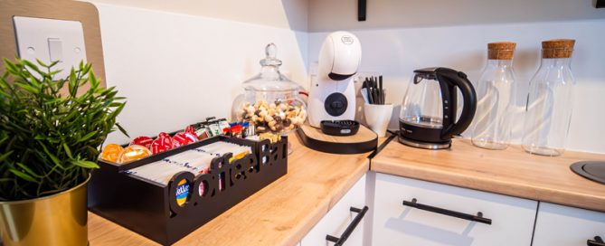 Aménagement moderne d'un coin café dans une cuisine