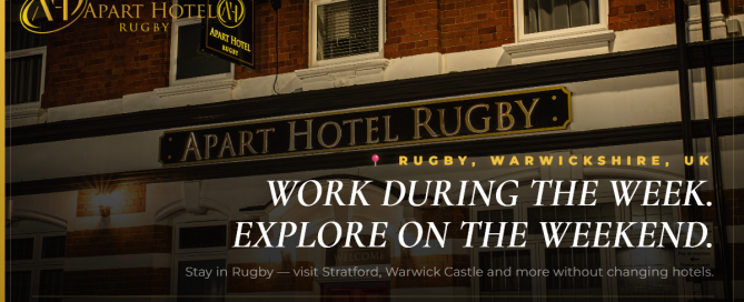 Apart Hotel Rugby exterieur met bewegwijzering en een promotionele boodschap voor werk en verkenning in Rugby, Warwickshire.